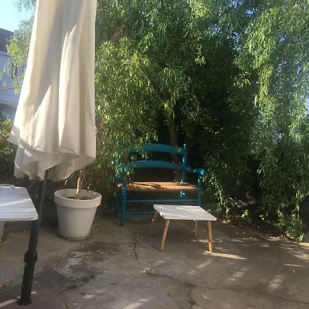 Pensión Petite Maison Avec Cour Privative Arboree Nantes