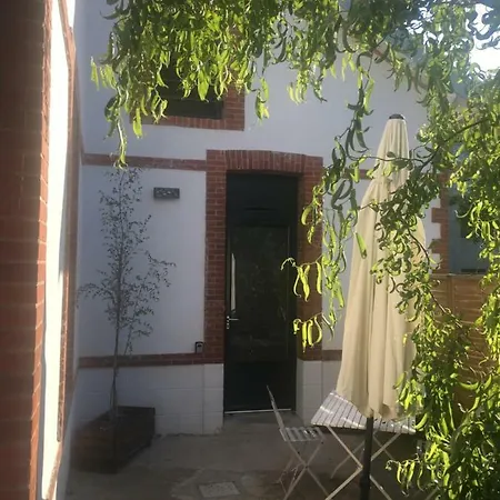 Gasthof Petite Maison Avec Cour Privative Arboree Nantes