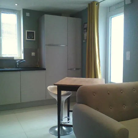 Petite Maison Avec Cour Privative Arboree Pensión